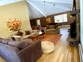 Spacious Zen Nature Town Retreat